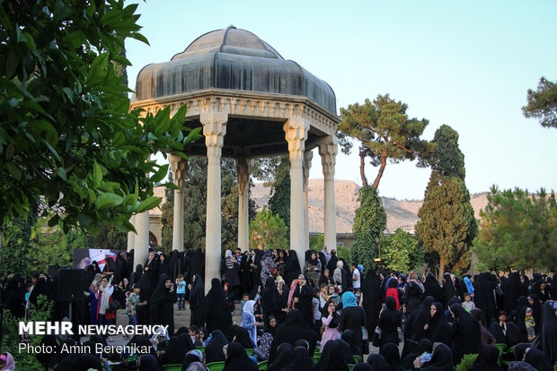 حافظیہ شیراز میں حجاب اور عفاف کی حمایت میں اجتماع