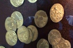 کشف ۱۰ سکه تاریخی مسی در فرودگاه زابل