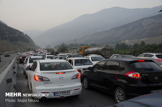 ترافیک در محور هراز و فیروزکوه فوق سنگین است