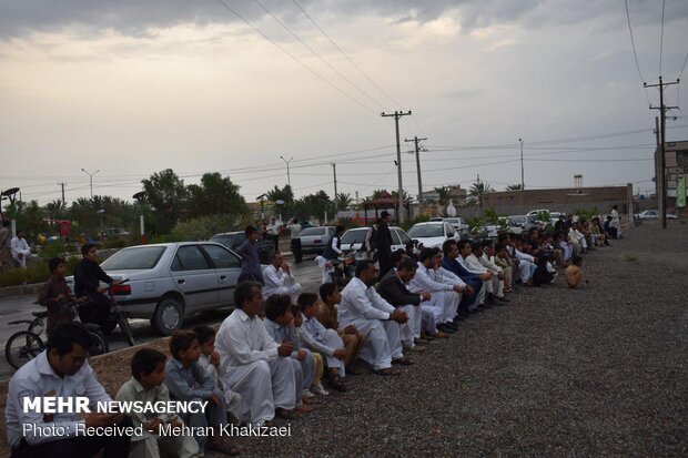 پیاده روی خانوادگی به مناسبت دهه کرامت در شهرستان مهرستان