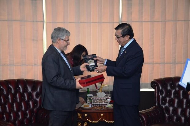 Iranian envoy, Indonesian min. confer on legal and judicial coop.