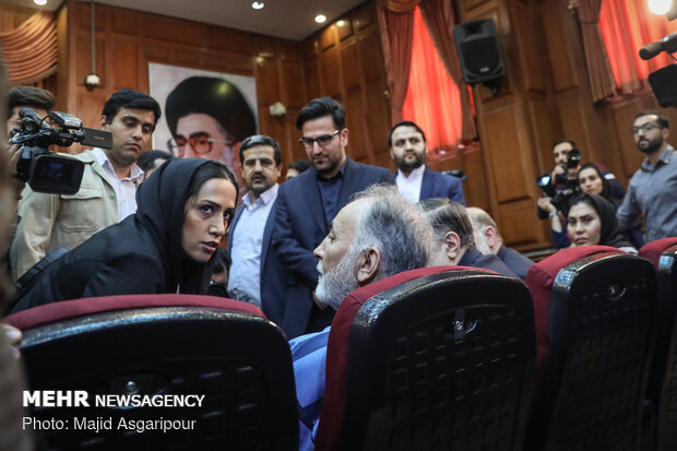 محمد علی نجفی و زهرا نجفی در اولین جلسه رسیدگی به پرونده قتل میترا استاد