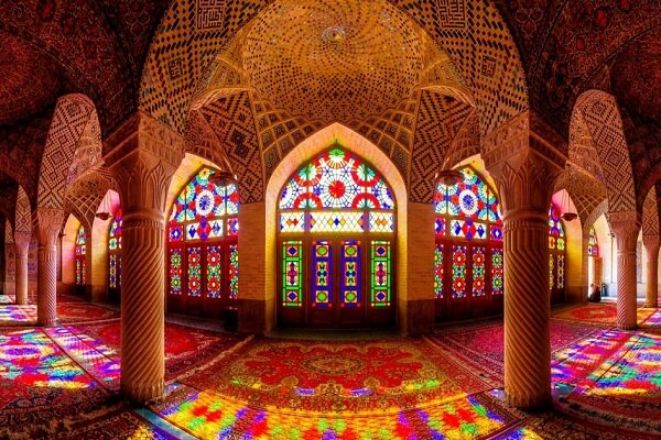 VIDEO: Nasir-ol-Molk Mosque, stunning whirling colors