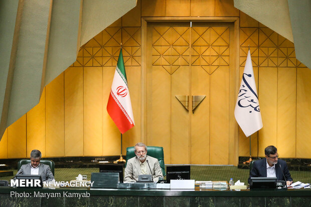 انطلاق أعمال البرلمان برئاسة علي لاريجاني وحضور معظم النواب