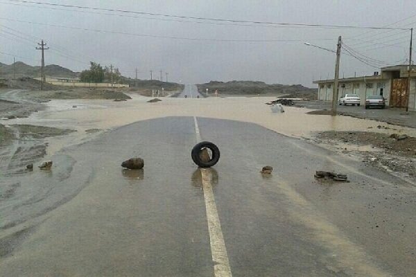 سیلاب راه ارتباطی ۳۳ روستای شهرستان قصرقند را مسدود کرد