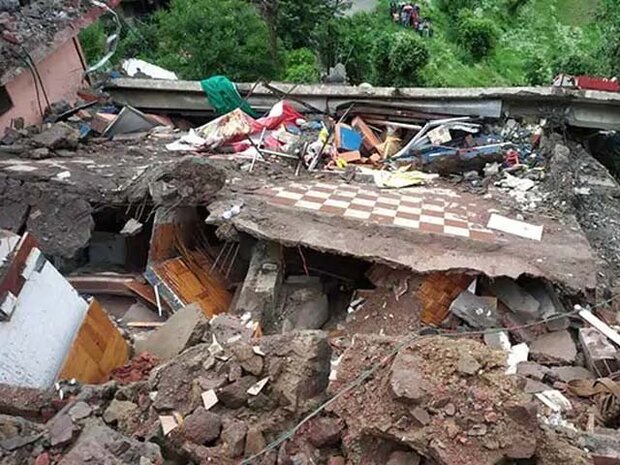 بھارت میں بارش کے دوران  عمارت گرنے سے 11 فوجی اور 2 شہری ہلاک