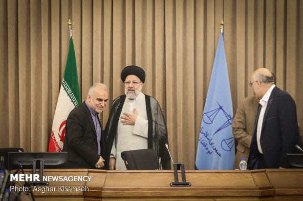 ایرانی عدلیہ کے سربراہ سے وزیر خزانہ کی ملاقات