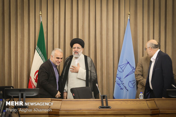دیدار وزیر اقتصاد با حجت الاسلام رئیسی