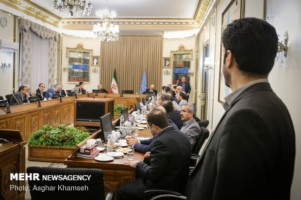 دیدار وزیر اقتصاد با حجت الاسلام رئیسی