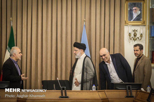 دیدار وزیر اقتصاد با حجت الاسلام رئیسی