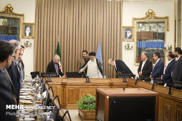 دیدار وزیر اقتصاد با حجت الاسلام رئیسی