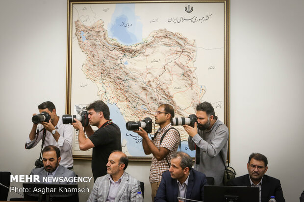 دیدار وزیر اقتصاد با حجت الاسلام رئیسی