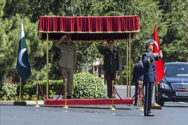 دیدار فرماندهان ارتش‌های ترکیه و پاکستان