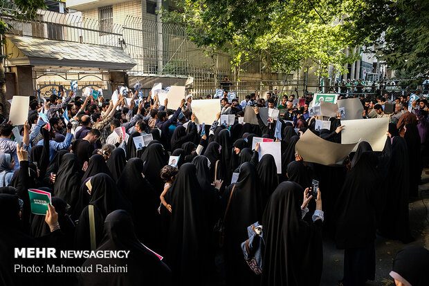 Rallies in front of Nigerian embassy in support of Sheikh Zakzaky