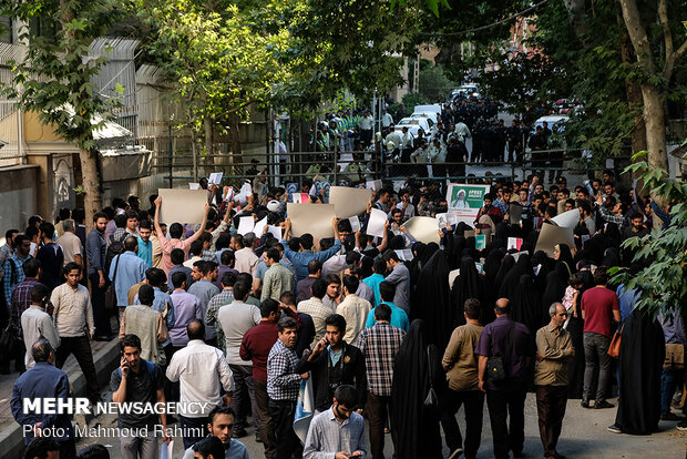 Rallies in front of Nigerian embassy in support of Sheikh Zakzaky