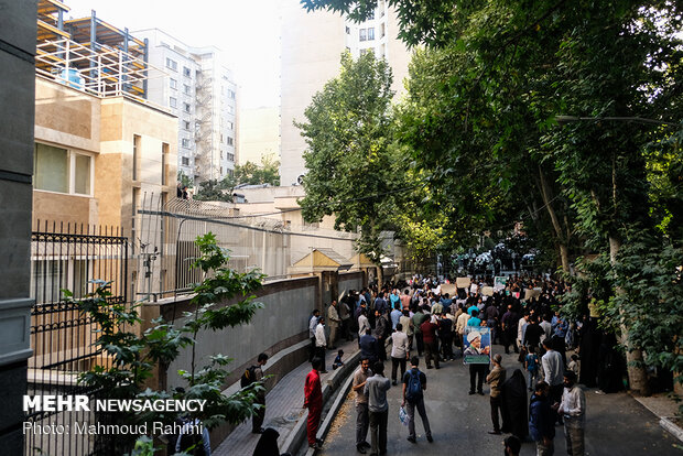 Rallies in front of Nigerian embassy in support of Sheikh Zakzaky