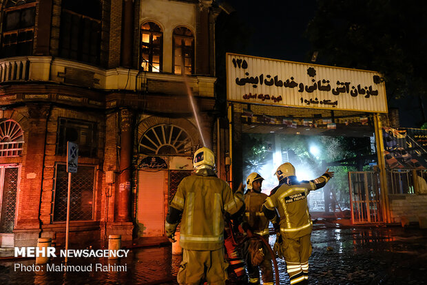 آتش‌سوزی انبار کالا در میدان حسن‌آباد