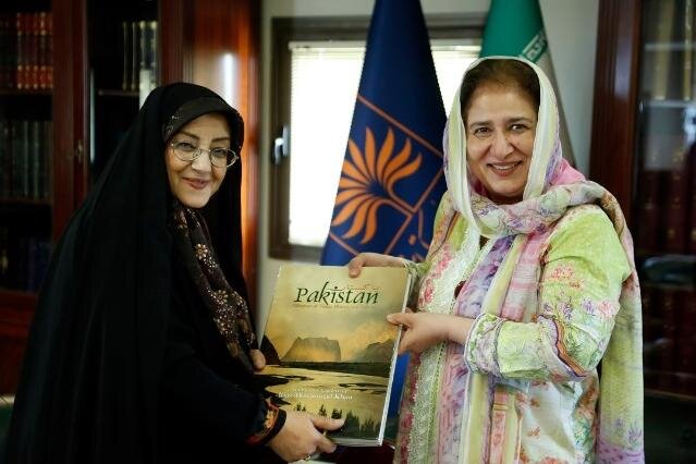 Pakistani Ambassador Visits National Library And Archives Of Iran