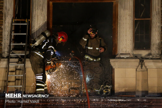 آتش‌سوزی انبار کالا در میدان حسن‌آباد