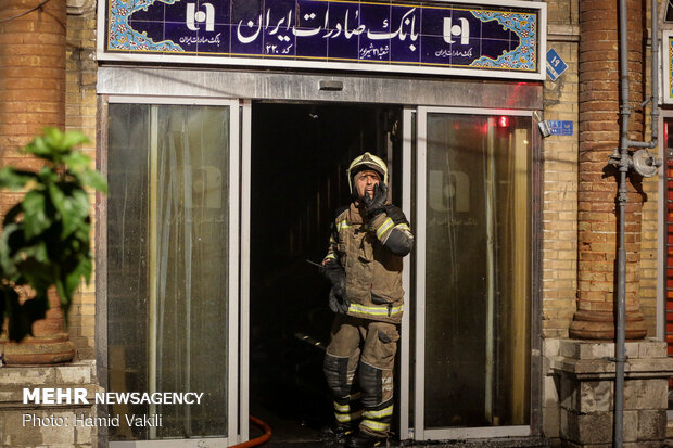 آتش‌سوزی انبار کالا در میدان حسن‌آباد