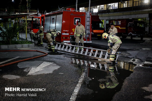 آتش‌سوزی انبار کالا در میدان حسن‌آباد