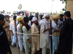 پاکستان کے قبائلی اضلاع میں انتخابات کے لئے پولنگ کا عمل جاری
