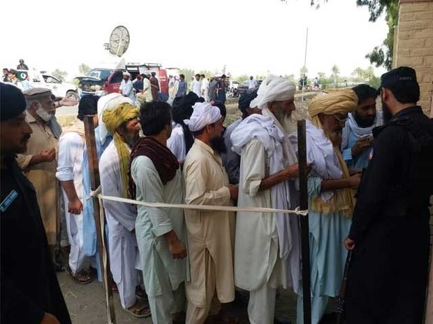 پاکستان کے قبائلی اضلاع میں انتخابات کے لئے پولنگ کا عمل جاری