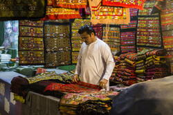 Afghan immigrants do business in Zahedan market