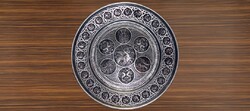Iranian crafter practices toreutics art of Seljuk era