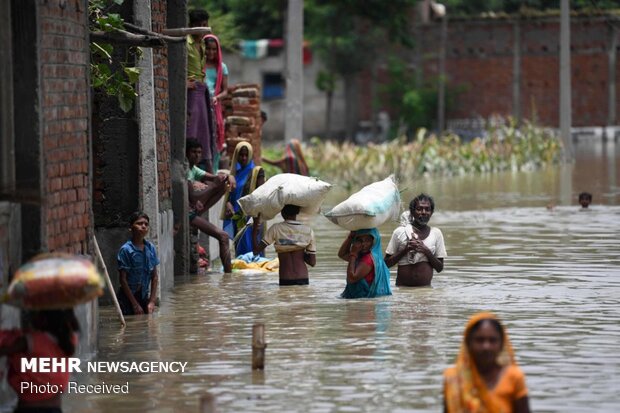 بیش از هزار و ۶۰۰ هندی بر اثر باران‌های موسمی جان باختند