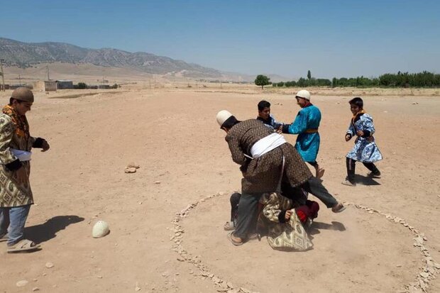 کودکان روستایی لرستان بازی‌های بومی محلی را اجرا کردند