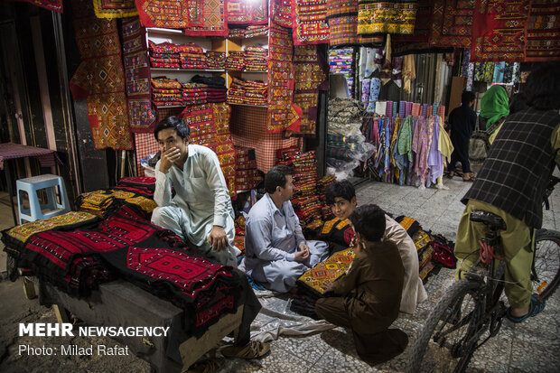 Afghan immigrants do business in Zahedan market