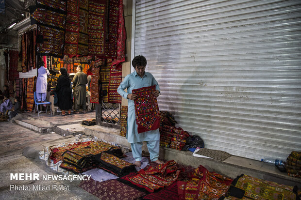 Afghan immigrants do business in Zahedan market