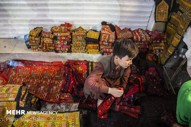 کسب و کار مهاجران افغانستانی در  بازار رزاق زاده زاهدان