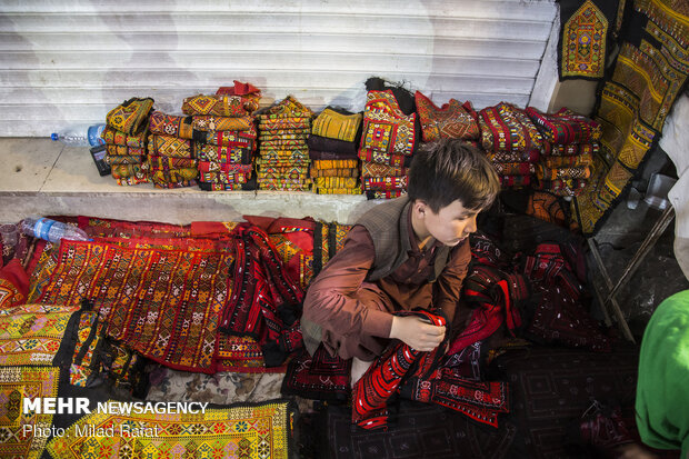 Afghan immigrants do business in Zahedan market