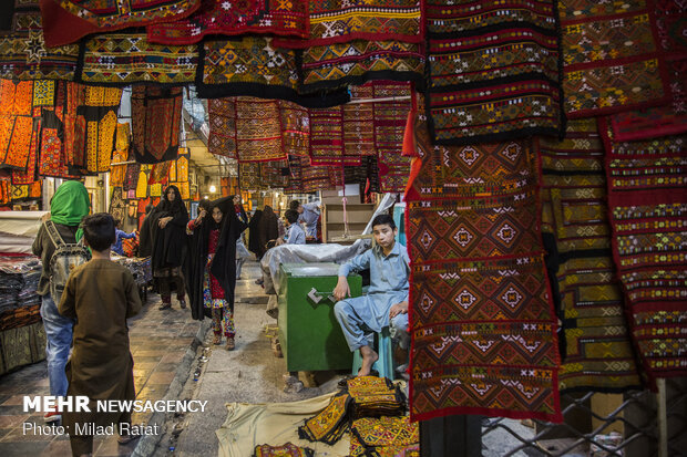 Afghan immigrants do business in Zahedan market