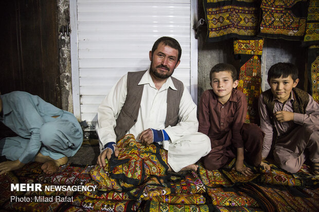 Afghan immigrants do business in Zahedan market