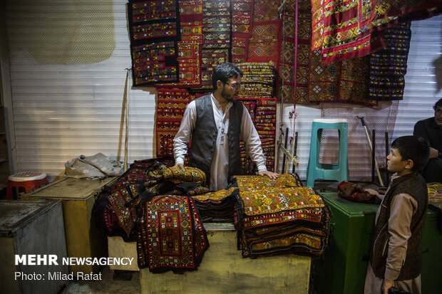 Afghan immigrants do business in Zahedan market