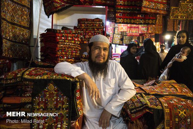 Afghan immigrants do business in Zahedan market