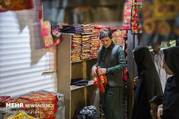 Afghan immigrants do business in Zahedan market