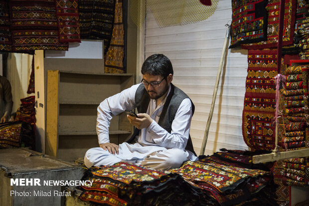 Afghan immigrants do business in Zahedan market