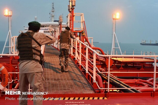 صورٌ من السفينة البريطانية المحتجزة لدى ايران