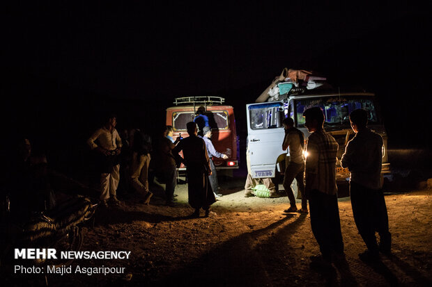 اهالی روستاهای منطقه موگویی برای رفت و آمد عموما از مینی بوس های مسافربری استفاده میکنند و مایحتاج خود را از شهر تهیه و به روستا انتقال می دهند