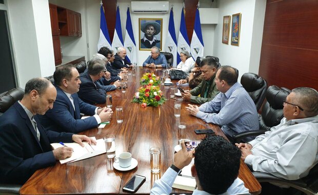 ظریف با رئیس مجلس ملی نیکاراگوا دیدار و گفتگو کرد