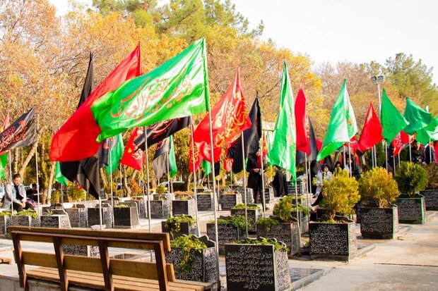 ۱۵۰۰ پرچم گلزار شهدا در کاشان رونمایی شد