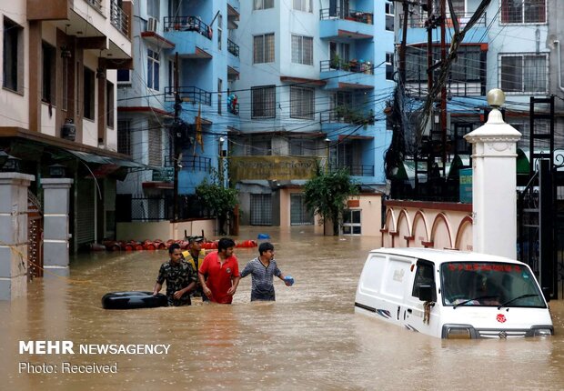 کراچی میں موسلا دھار بارش سے نظام زندگی درہم، مختلف واقعات میں 14 افراد ہلاک