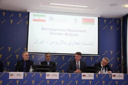 TCCIMA Head MAsoud Khansari (2nd L) and Iran's Ambassador to Belarus Mostafa Oveisi (1st L) attending an Iran-Belarus business forum in Minsk on Wednesday along with Chairman of Belarus Chamber of Commerce and Industry Vladimir Ulakhovich (2nd R)