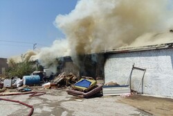 حریق در کارگاه مبل سازی سمنان؛ حادثه مصدوم نداشت