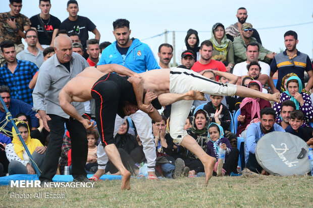 إحتفالية الألعاب المحلية في قرية"جواهردشت"