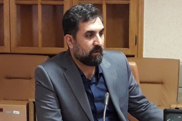 مدیر پردیس تئاتر تهران به «ماه دستان» می‌رود